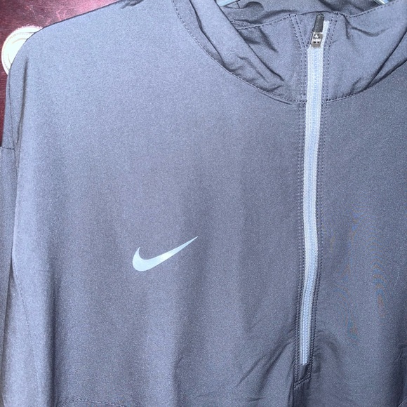 MEN’s NIKE GOLF WINDBREAKER. NWT. - Picture 3 of 4